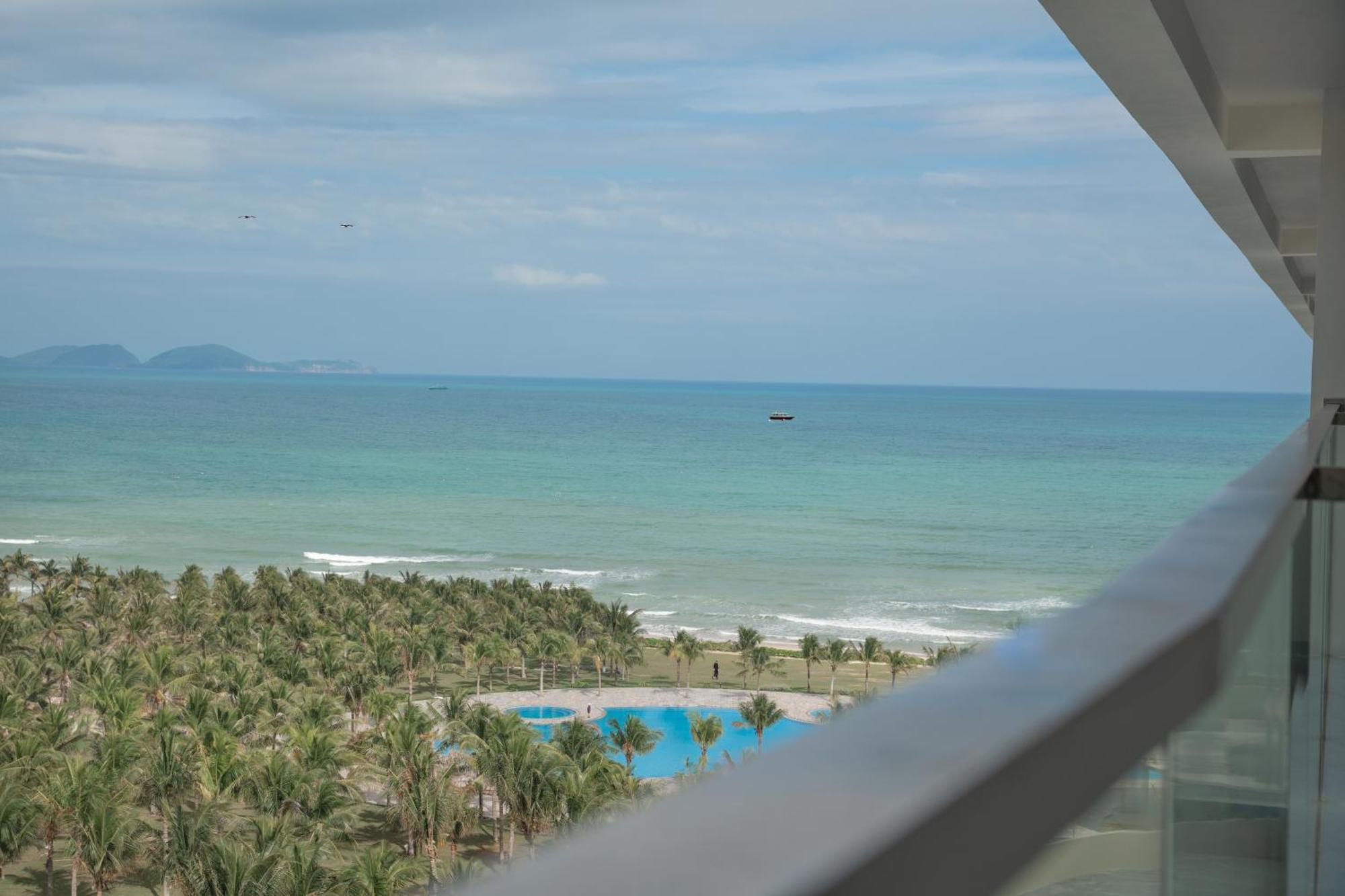 Aquamarine Beachfront Resort & Spa Камрань Экстерьер фото